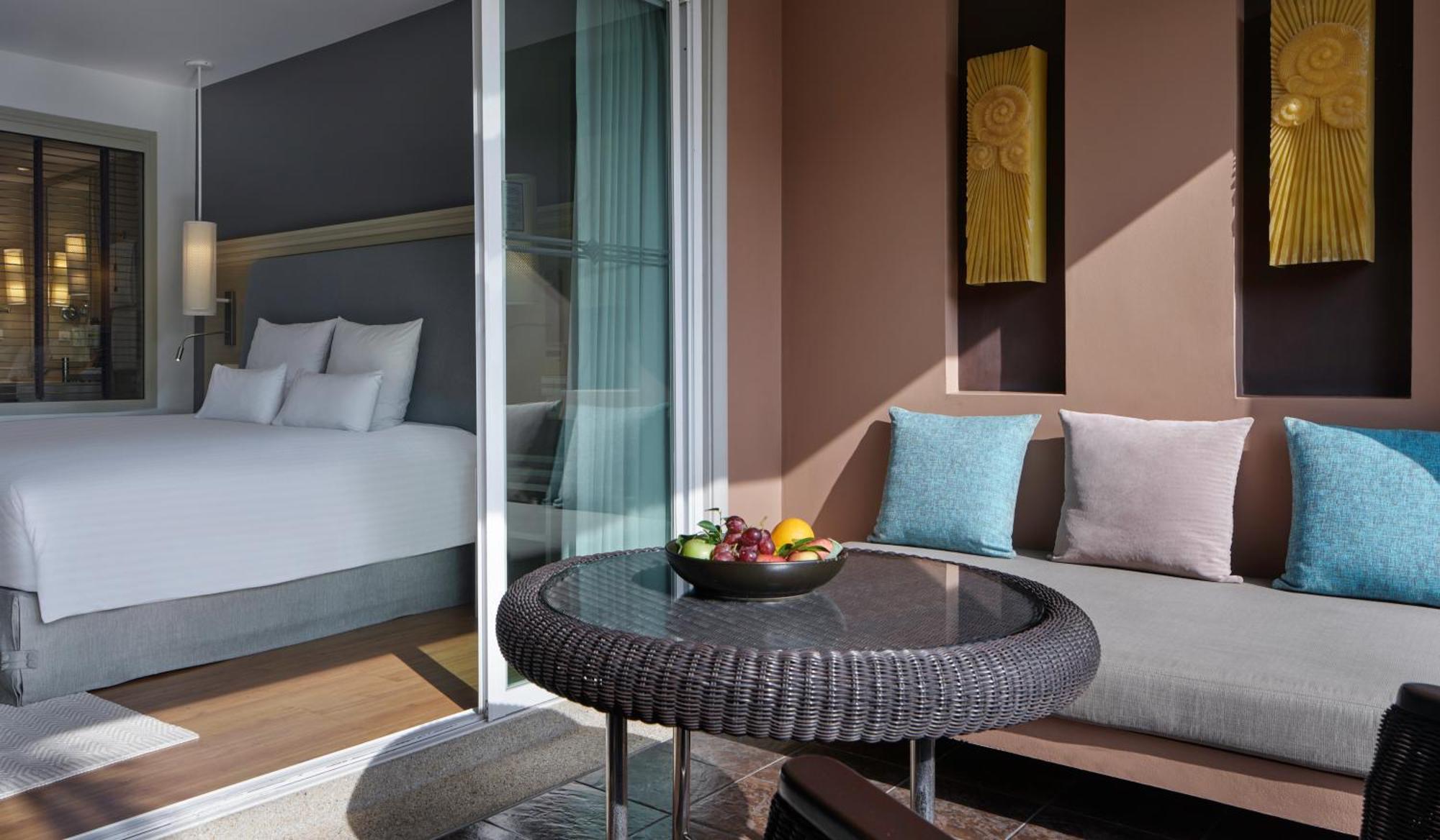 Junior One Bedroom King Suite Sea View